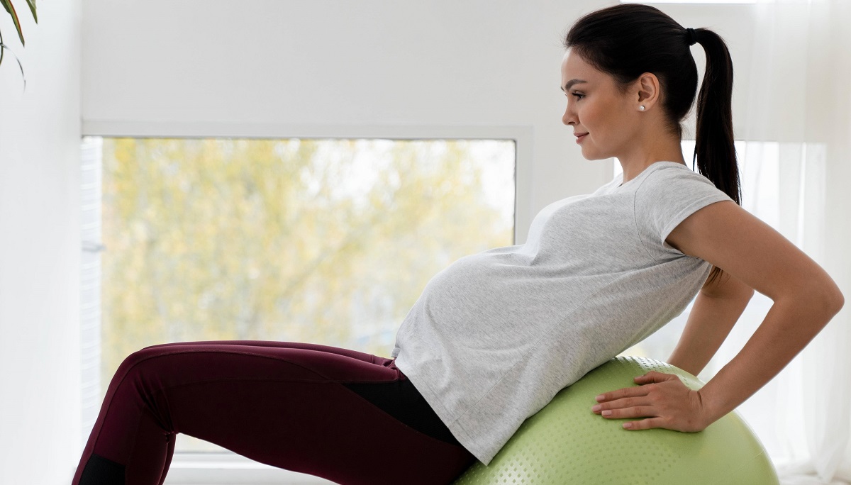 Pregnant women exercising