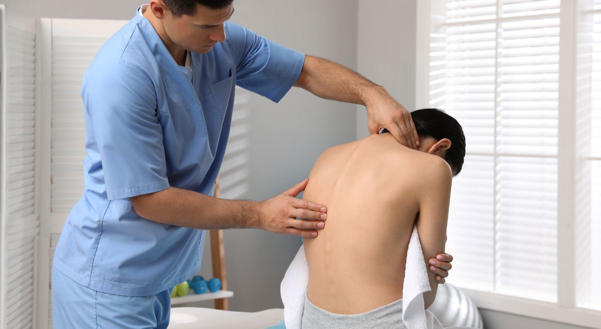 Understanding Scoliosis - Causes, Symptoms, and Diagnosis