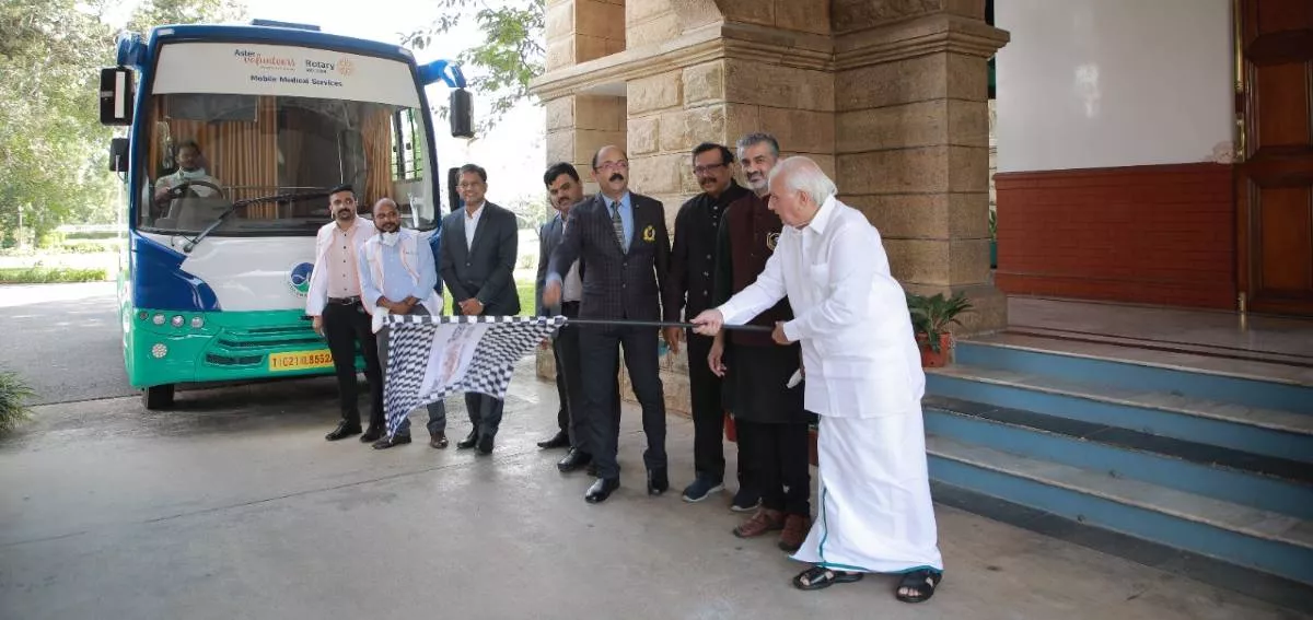 Governor of Kerala flag offs Aster Volunteer Mobile Medical Service